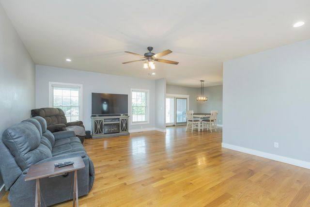 1053 English Garden, Lawrenceburg, KY 40342