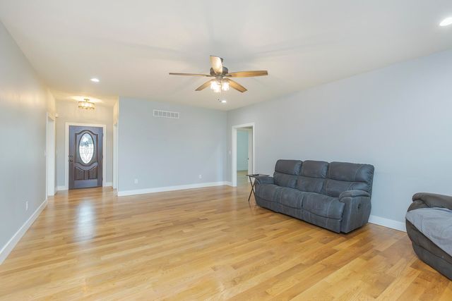 1053 English Garden, Lawrenceburg, KY 40342