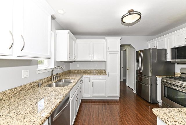 N88W18115 Duke STREET, Menomonee Falls, WI 53051