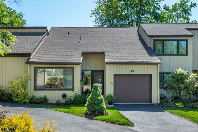 5 Tulip Ln, Harding Twp., NJ 07960