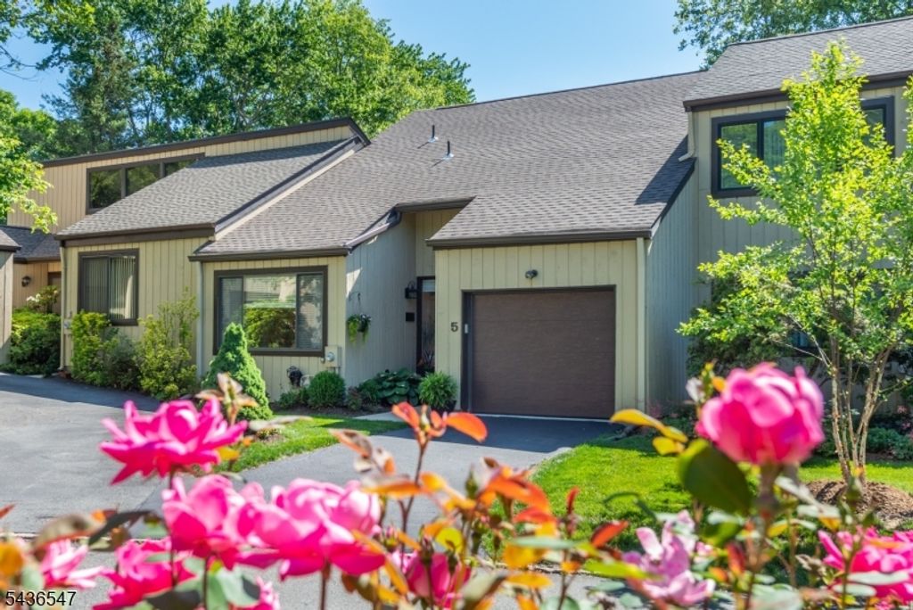 5 Tulip Ln, Harding Twp., NJ 07960