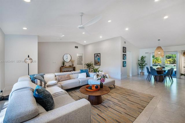 7231 SW 174th St, Palmetto Bay, FL 33157