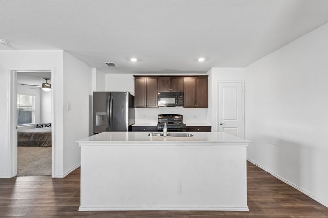 1810 River Crossing Drive, Anna, TX 75409