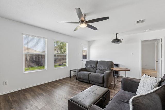 1810 River Crossing Drive, Anna, TX 75409