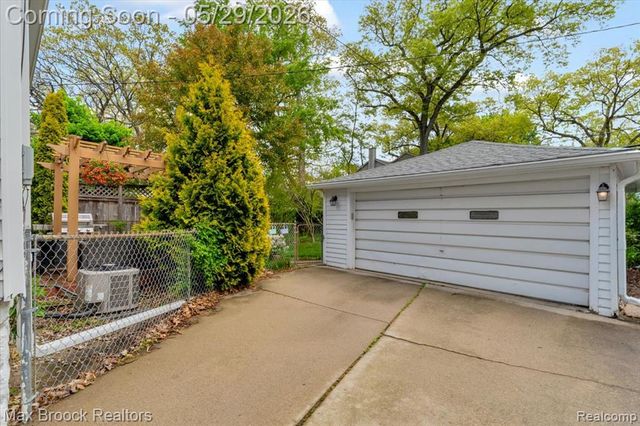 1207 Hoffman Avenue, Royal Oak, MI 48067