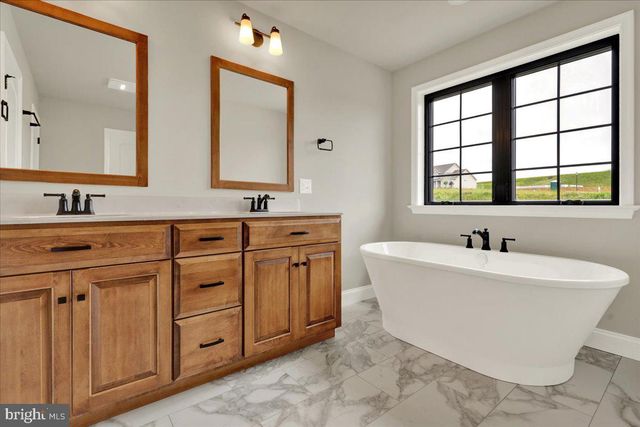 011 STARLIGHT LANE, Lebanon, PA 17046