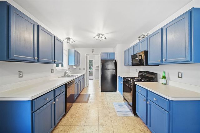 36457 Black Oak Drive, Westland, MI 48185