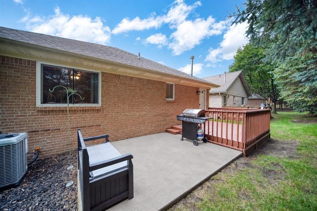 36457 Black Oak Drive, Westland, MI 48185