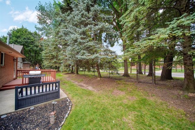 36457 Black Oak Drive, Westland, MI 48185