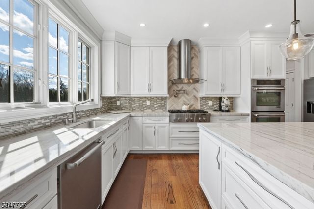 181 Stonehenge Ter, Clark Twp., NJ 07066