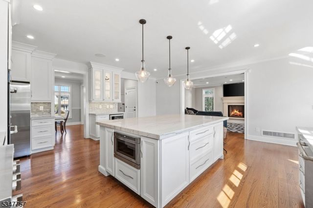 181 Stonehenge Ter, Clark Twp., NJ 07066