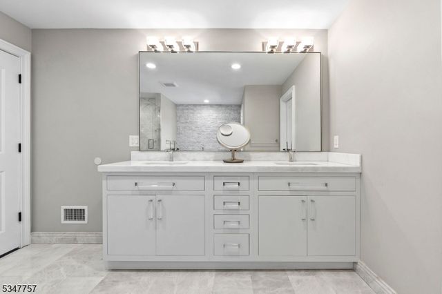 181 Stonehenge Ter, Clark Twp., NJ 07066