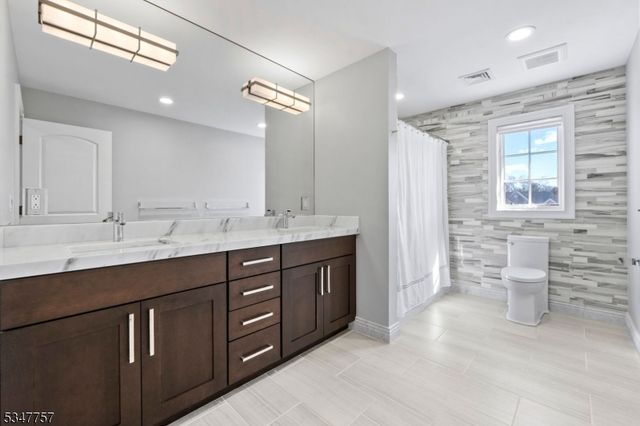 181 Stonehenge Ter, Clark Twp., NJ 07066