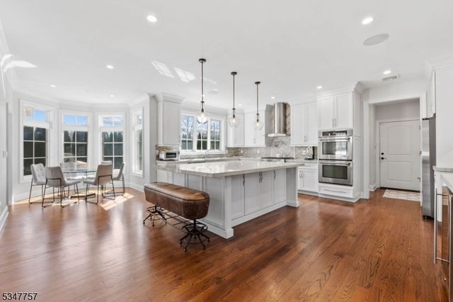 181 Stonehenge Ter, Clark Twp., NJ 07066