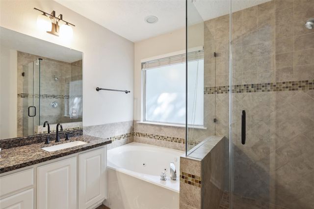 10 Eastwood Place, The Woodlands, TX 77382