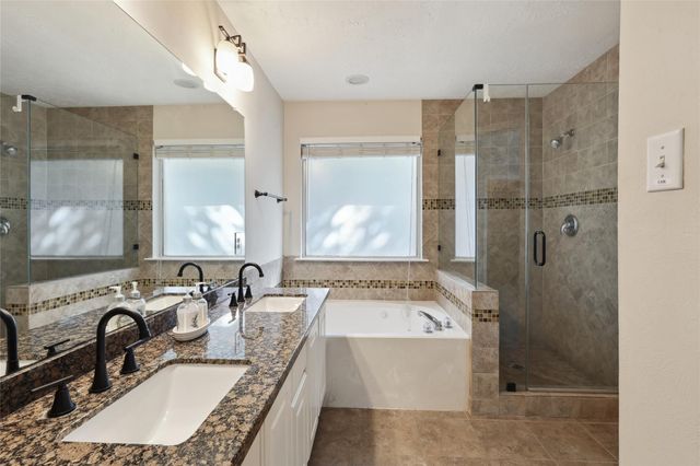 10 Eastwood Place, The Woodlands, TX 77382