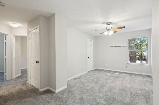 10 Eastwood Place, The Woodlands, TX 77382