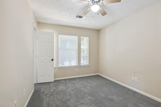 10 Eastwood Place, The Woodlands, TX 77382