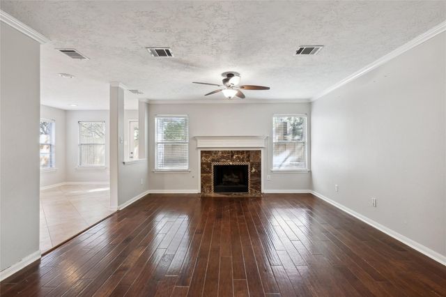 10 Eastwood Place, The Woodlands, TX 77382