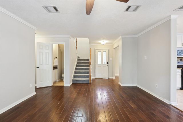 10 Eastwood Place, The Woodlands, TX 77382