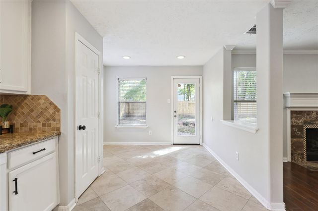 10 Eastwood Place, The Woodlands, TX 77382