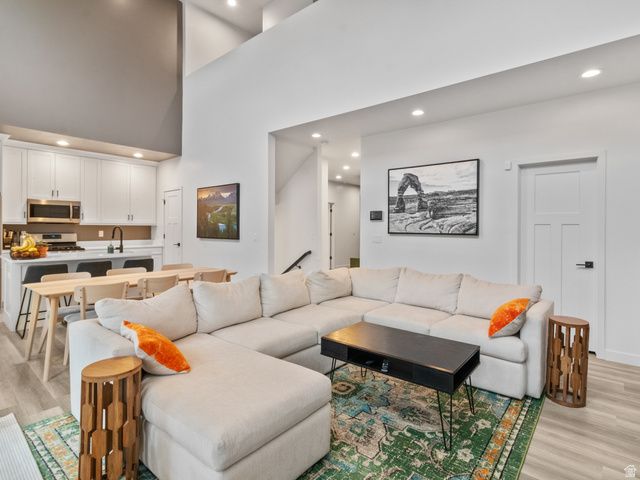 4256 S STEELE CREEK CT, Millcreek, UT 84107