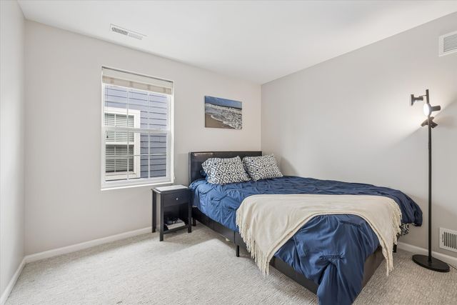 33 N Lincoln Lane, Arlington Heights, IL 60004