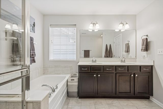 33 N Lincoln Lane, Arlington Heights, IL 60004