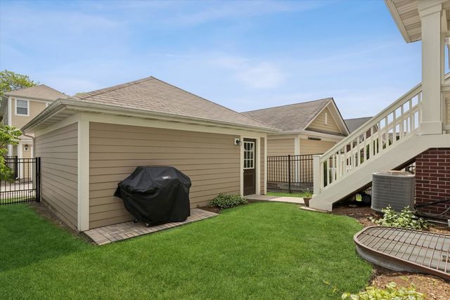 33 N Lincoln Lane, Arlington Heights, IL 60004