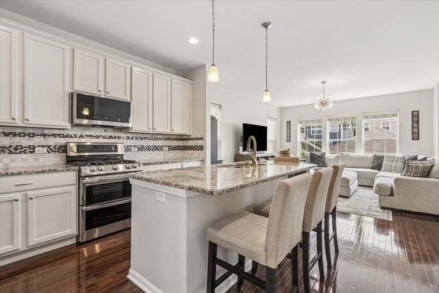 33 N Lincoln Lane, Arlington Heights, IL 60004