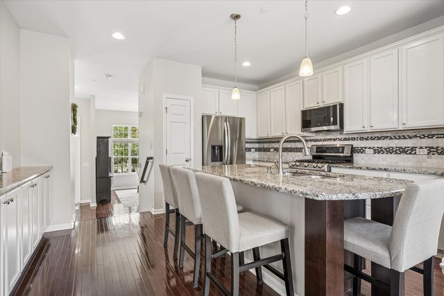 33 N Lincoln Lane, Arlington Heights, IL 60004