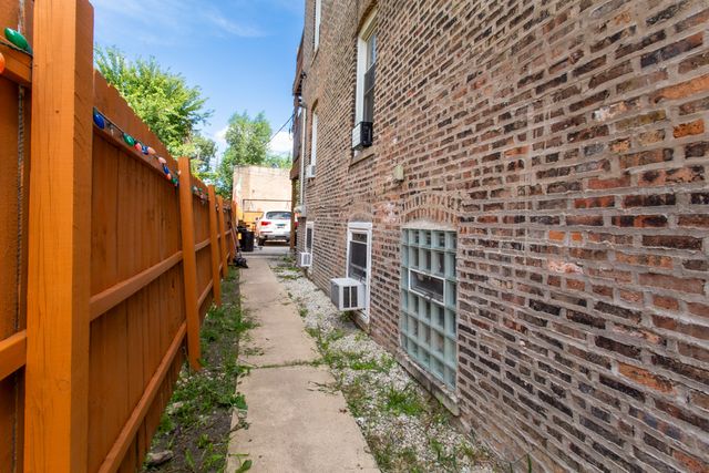 3810 W Ohio Street, Chicago, IL 60624