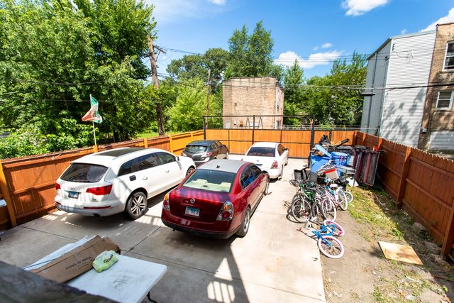 3810 W Ohio Street, Chicago, IL 60624