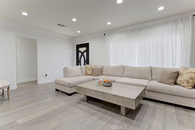 9261 Lev, Arleta, CA 91331