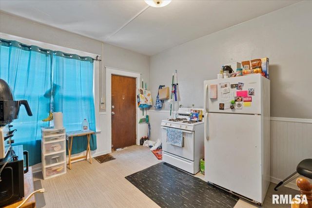 2502 ROCKINGHAM Road, Davenport, IA 52802