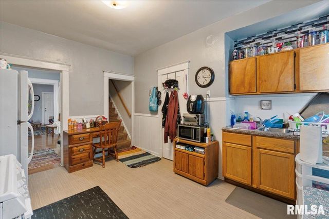 2502 ROCKINGHAM Road, Davenport, IA 52802