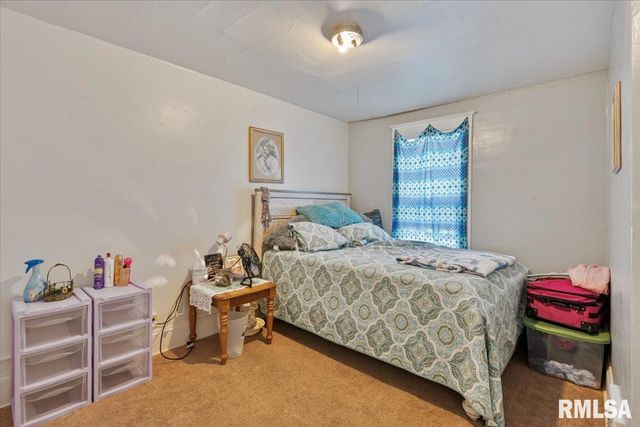 2502 ROCKINGHAM Road, Davenport, IA 52802