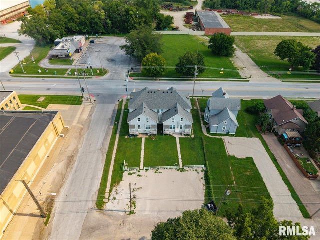 2502 ROCKINGHAM Road, Davenport, IA 52802