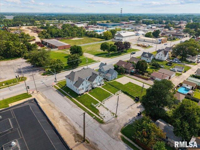 2502 ROCKINGHAM Road, Davenport, IA 52802