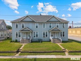 2502 ROCKINGHAM Road, Davenport, IA 52802