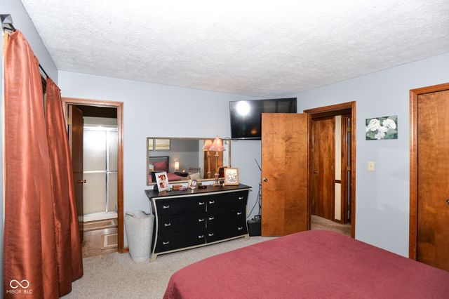 1085 Waterford Drive, Greenwood, IN 46142