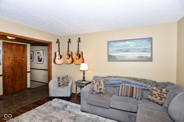 1085 Waterford Drive, Greenwood, IN 46142