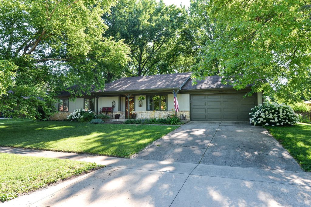 1085 Waterford Drive, Greenwood, IN 46142