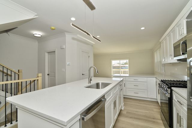 214 Walnut Street N E, Bensenville, IL 60106