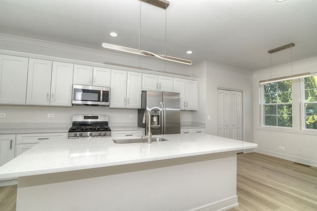 214 Walnut Street N E, Bensenville, IL 60106