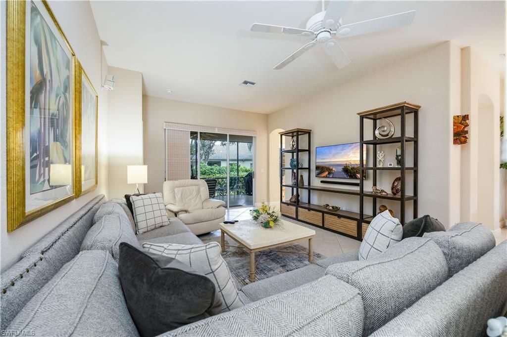 913 Vistana CIR 7, NAPLES, FL 34119 — photo 2
