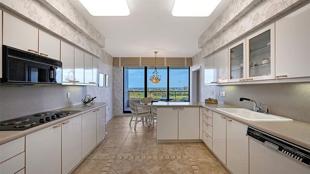 545 SANCTUARY DRIVE B605, Longboat Key, FL 34228