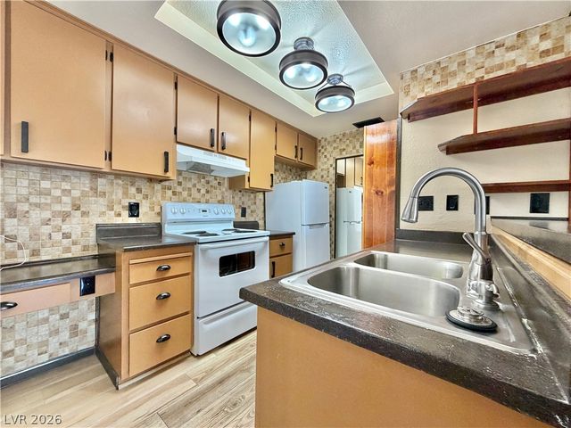 4360 Gannet Circle 21, Las Vegas, NV 89103