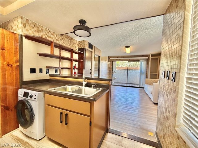 4360 Gannet Circle 21, Las Vegas, NV 89103