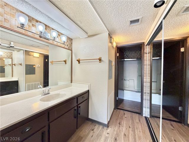 4360 Gannet Circle 21, Las Vegas, NV 89103